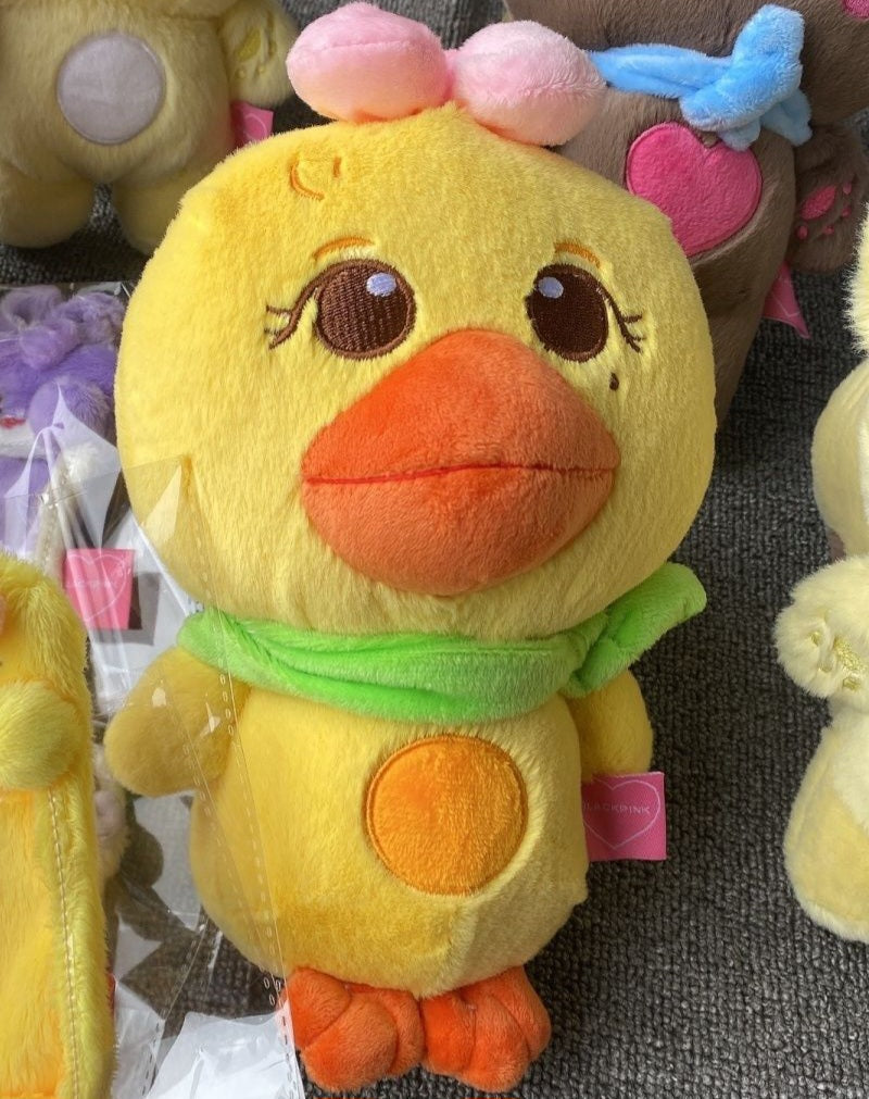 PELUCHE DE PERSONAJES DE LA GIRA DE BLACKPINK (25 cm)