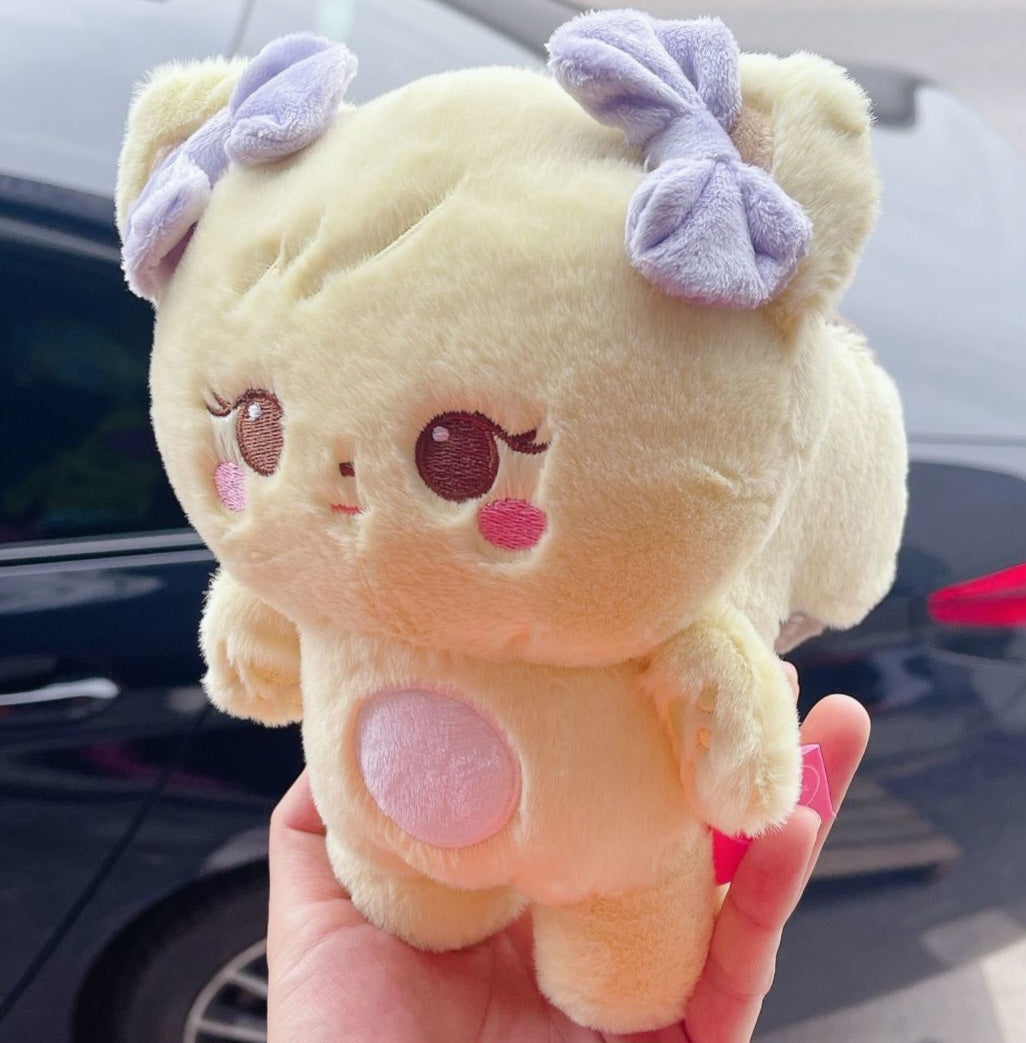 PELUCHE DE PERSONAJES DE LA GIRA DE BLACKPINK (25 cm)