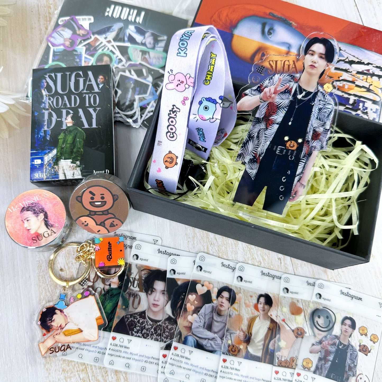 AGUST D SUGA D'DAY BOX COM 159 PÇS (CAIXA PRESENTEÁVEL C/ VÁRIOS ITENS!✨)