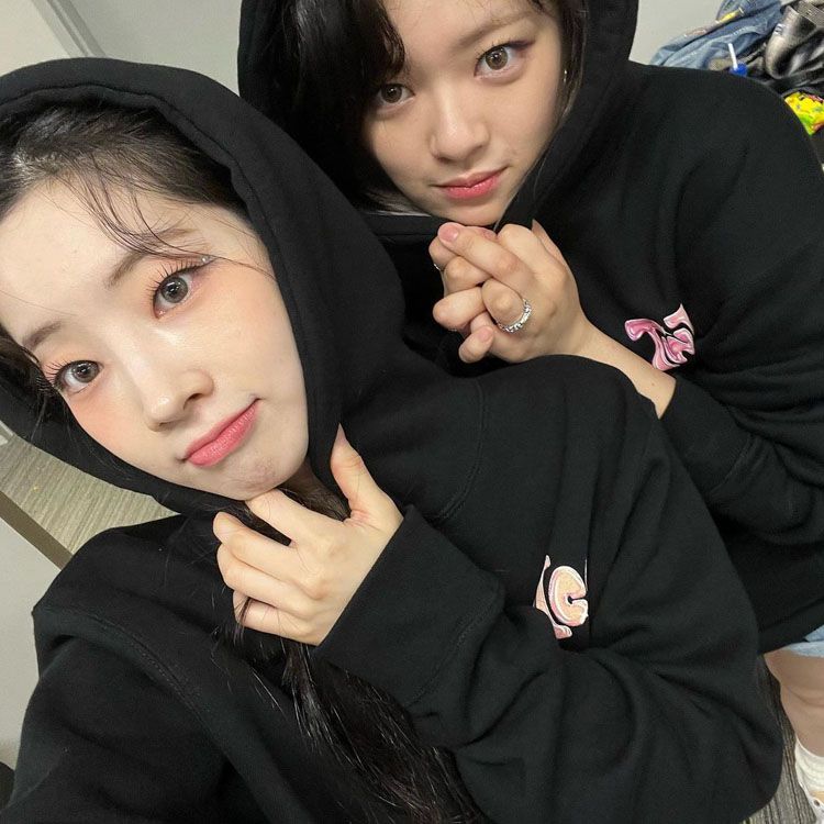 TWICE 5TH WORLD TOUR READY TO BE SWEATSHIRTS