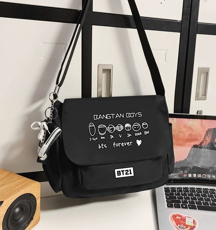 BOLSA BTS BT21 VÁRIOS MODELOS (preta e branca)