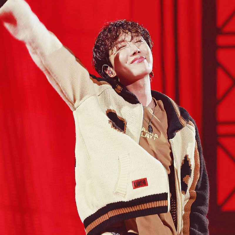 SUÉTER "HOPE ON THE STAGE" DE JHOPE (BTS)