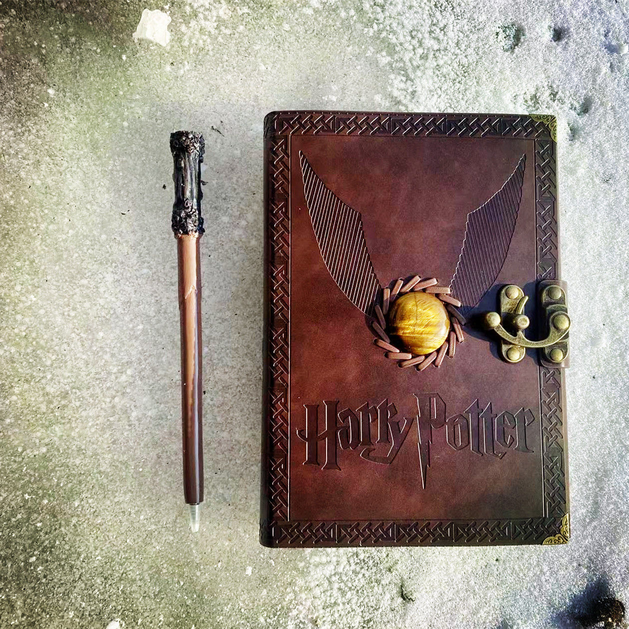 RETRO/VINTAGE WRITING BOOK + HARRY POTTER PEN