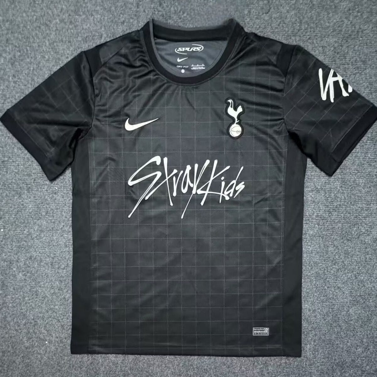 STRAY KIDS T-SHIRTS UP TO 100% COTTON