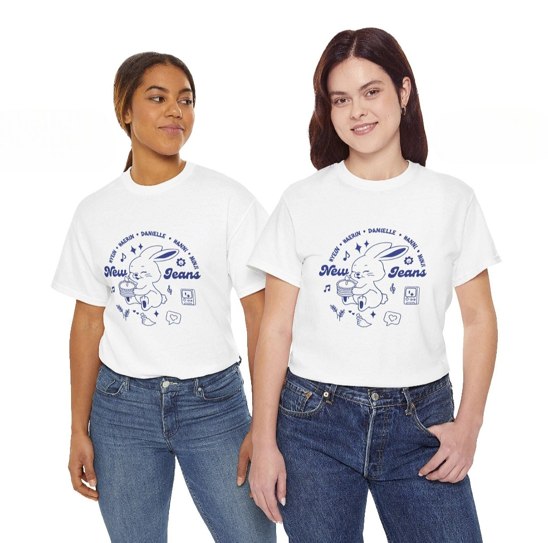 CAMISETA NEWJEANS 100% ALGODÃO