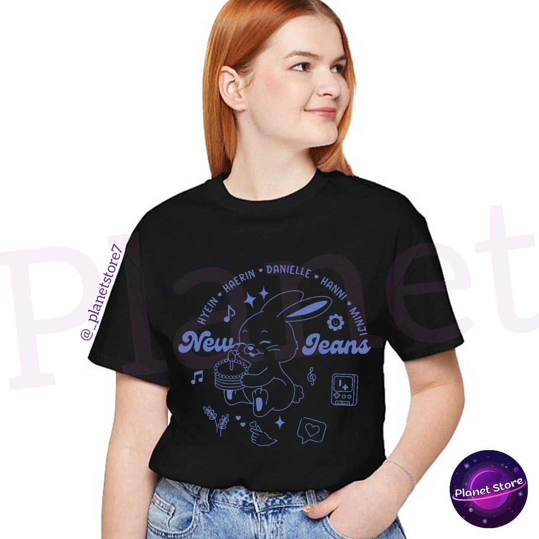 CAMISETA NEWJEANS 100% ALGODÃO