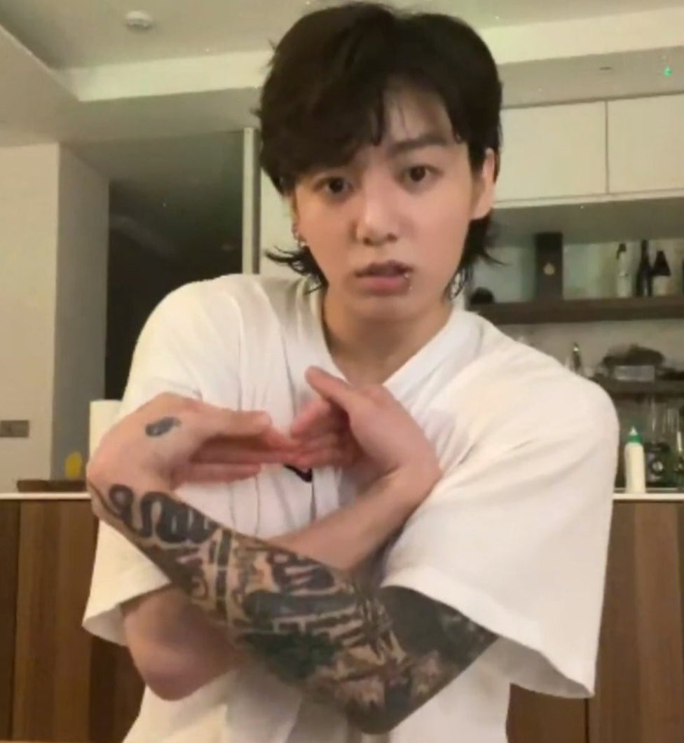 CAMISETA JUNGKOOK SEVEN 100% ALGODÓN (blanco y negro)