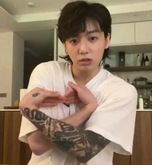 CAMISETA JUNGKOOK SEVEN 100% ALGODÃO (preta e branca)