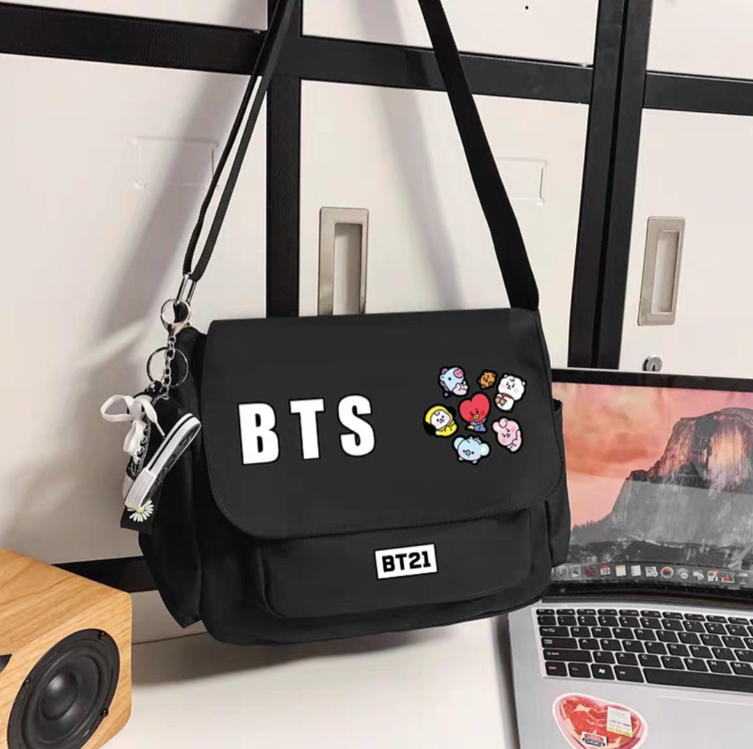 BOLSA BTS BT21 VÁRIOS MODELOS (preta e branca)