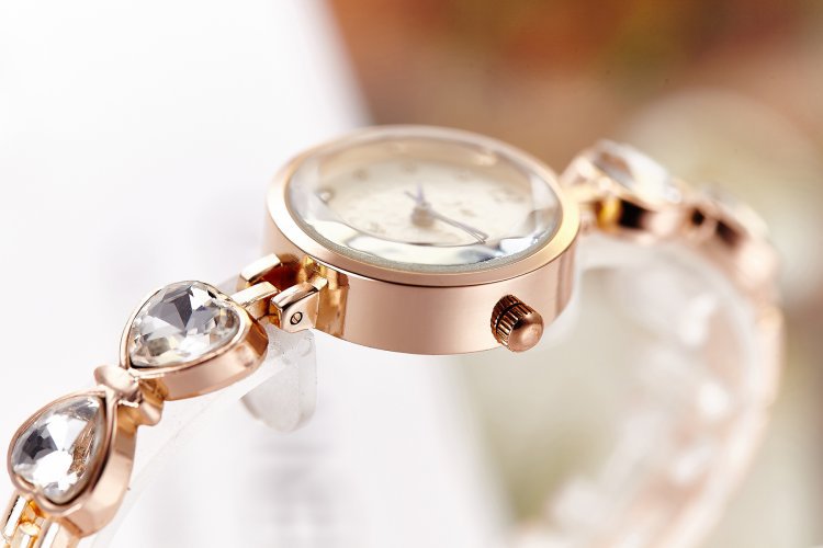 WOMEN'S WATERPROOF WATCH