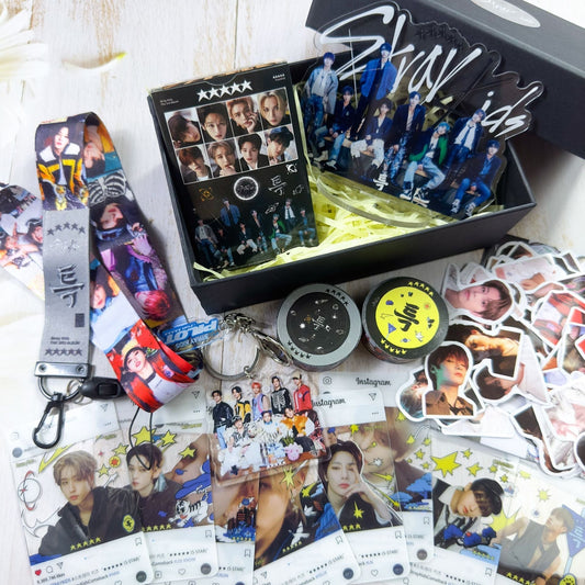 BOX STRAY KIDS 5 STAR COM 162 PÇS (CAIXA PRESENTEÁVEL C/ VÁRIOS ITENS!✨)