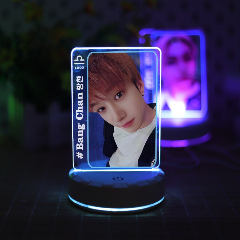 LUMINÁRIAS STRAY KIDS LED USB MUDA DE COR (7 CORES) todos os integrantes!