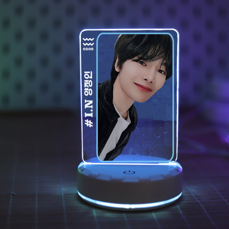 LUMINÁRIAS STRAY KIDS LED USB MUDA DE COR (7 CORES) todos os integrantes!