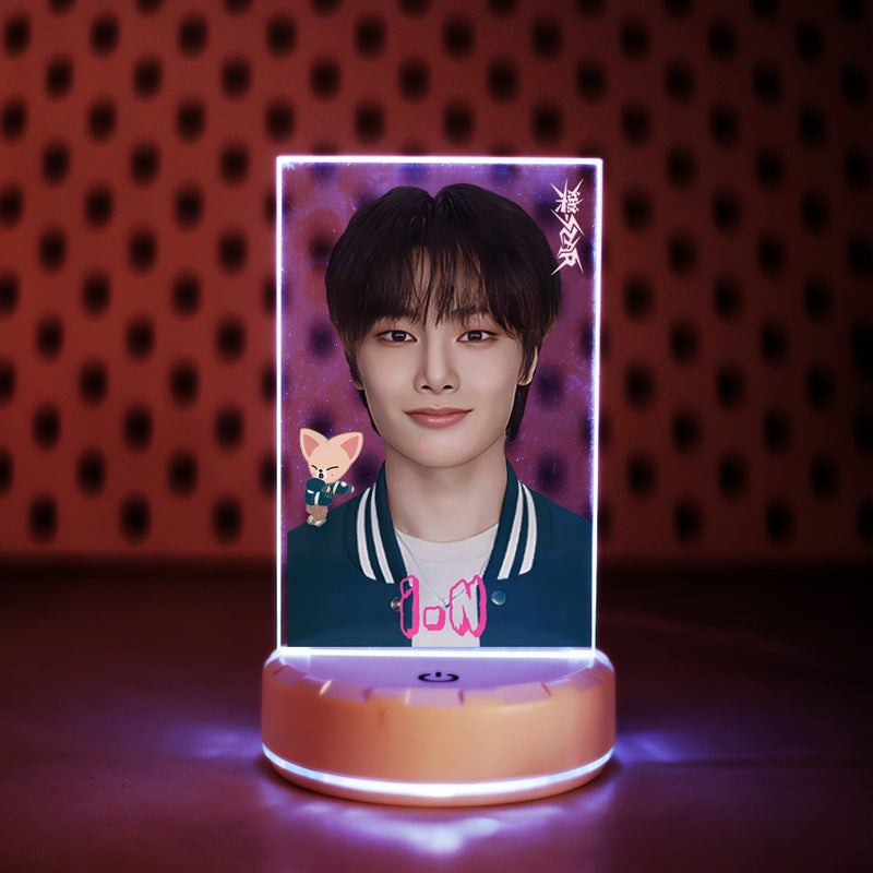 LUMINÁRIAS STRAY KIDS LED USB MUDA DE COR (7 CORES) todos os integrantes!