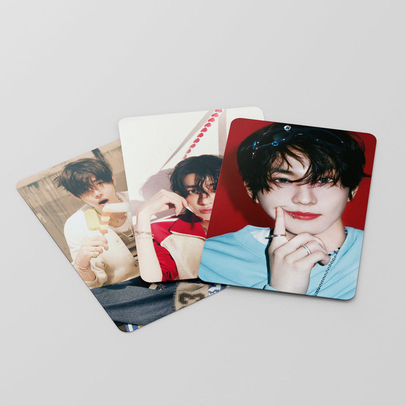 KIT WITH 55 PHOTOCARDS NEW JEANS GET UP