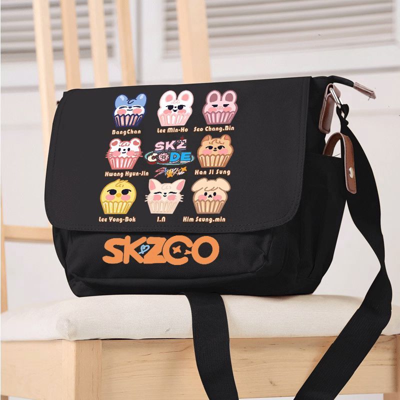 BOLSA STRAY KIDS SKZOO (preta e branca)