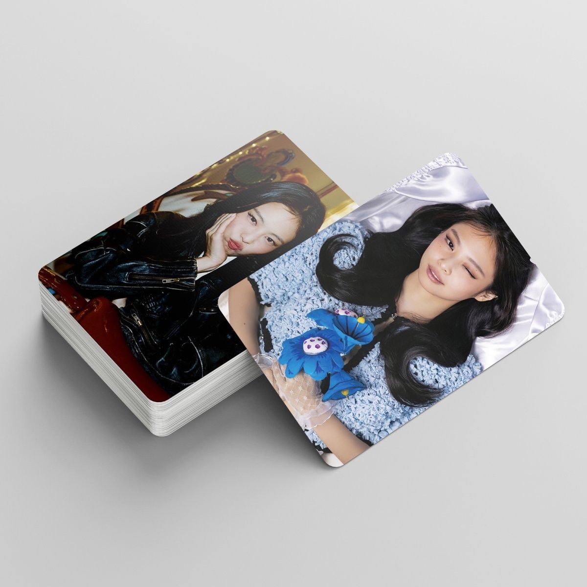 KIT WITH 55 PHOTOCARDS JENNIE MANTRA