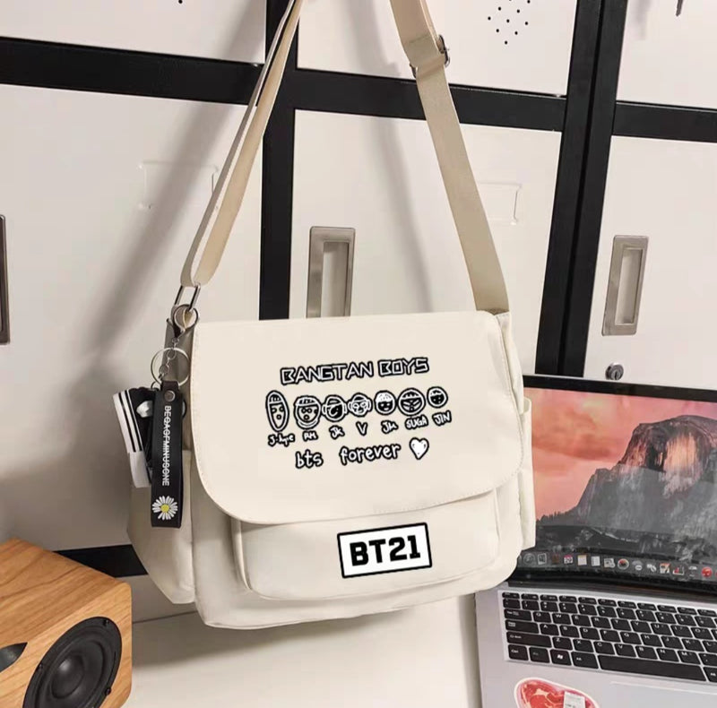 BOLSA BTS BT21 VÁRIOS MODELOS (preta e branca)