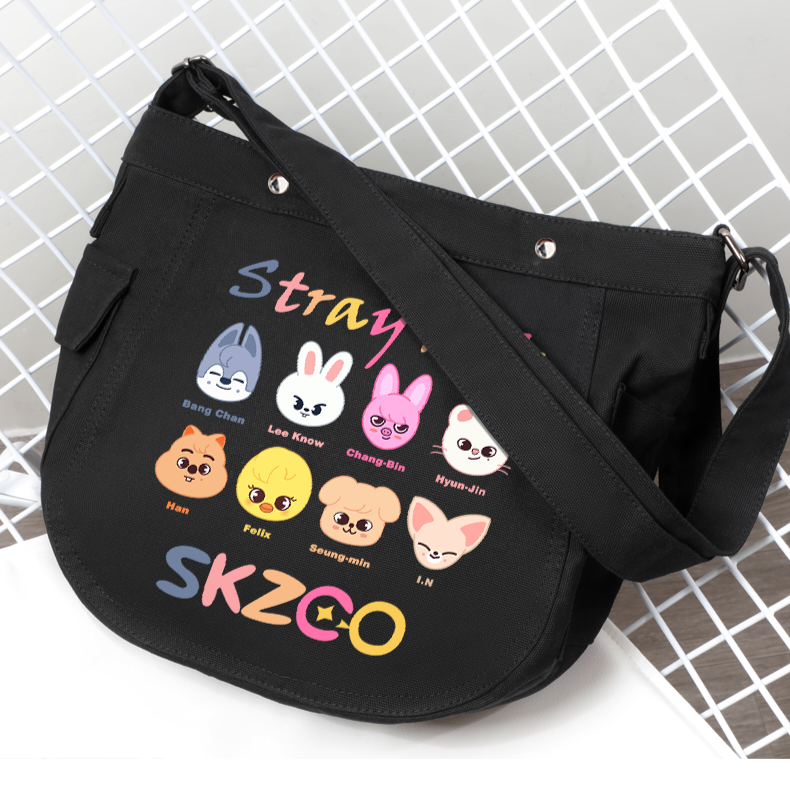 BOLSA STRAY KIDS SKZOO (preta e branca)