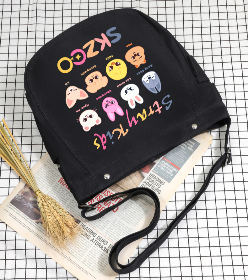 BOLSA STRAY KIDS SKZOO (preta e branca)